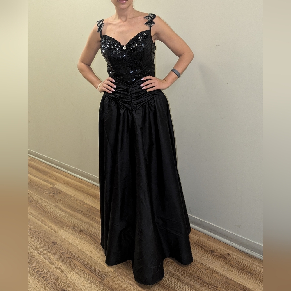 Black dress size 14 but fits like 8